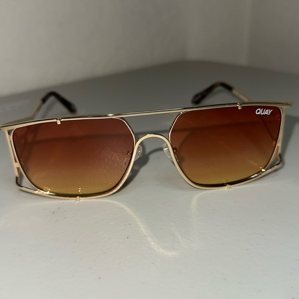 Quay Australia BADDIE BEHAVIOR  Sunglasses Gold Frame NEW